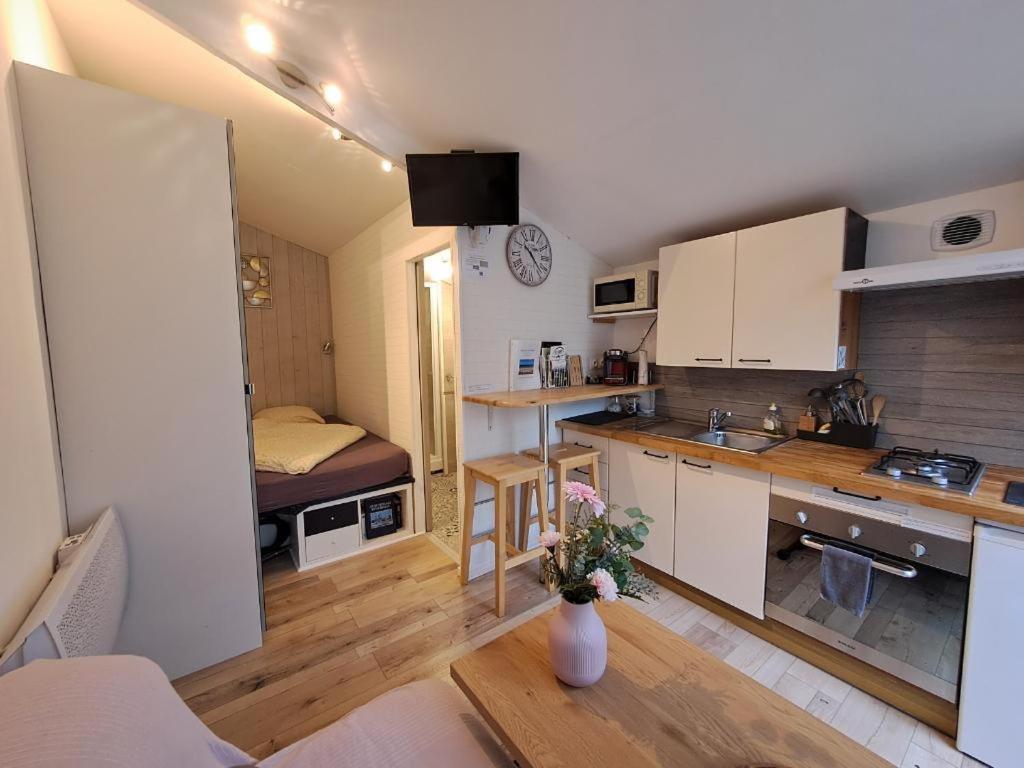 Joli Studio Au Calme Dans Un Jardin Privatif Ouistreham Dış mekan fotoğraf