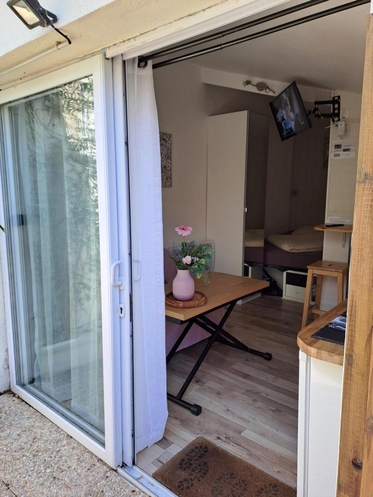 Joli Studio Au Calme Dans Un Jardin Privatif Ouistreham Dış mekan fotoğraf